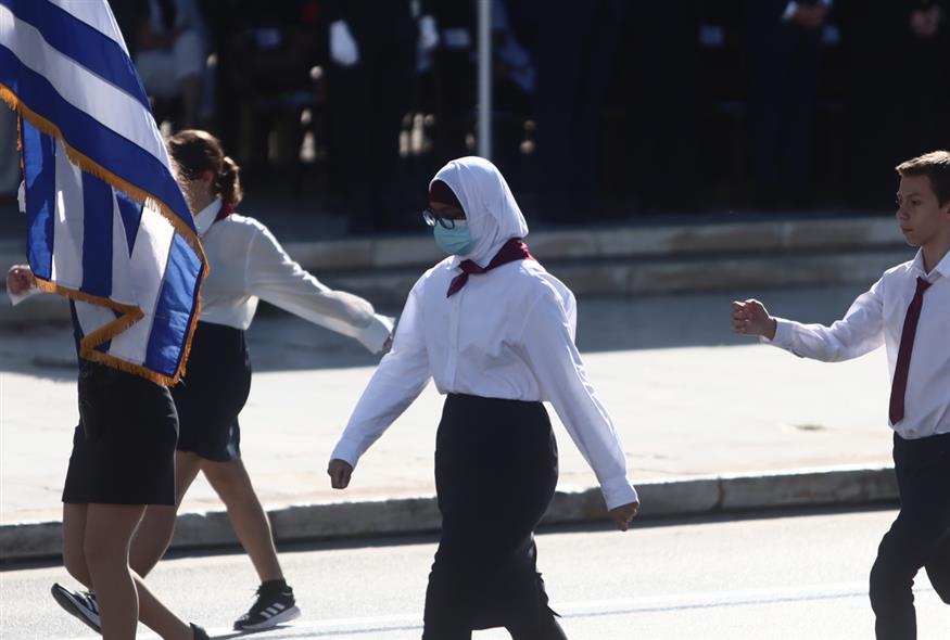 Μαθητική παρέλαση στην Αθήνα (ΚΩΣΤΑΣ ΤΖΟΥΜΑΣ / EUROKINISSI)