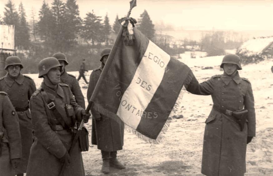 Γάλλοι με τη σημαία τους υπό τις γερμανικές διαταγές!