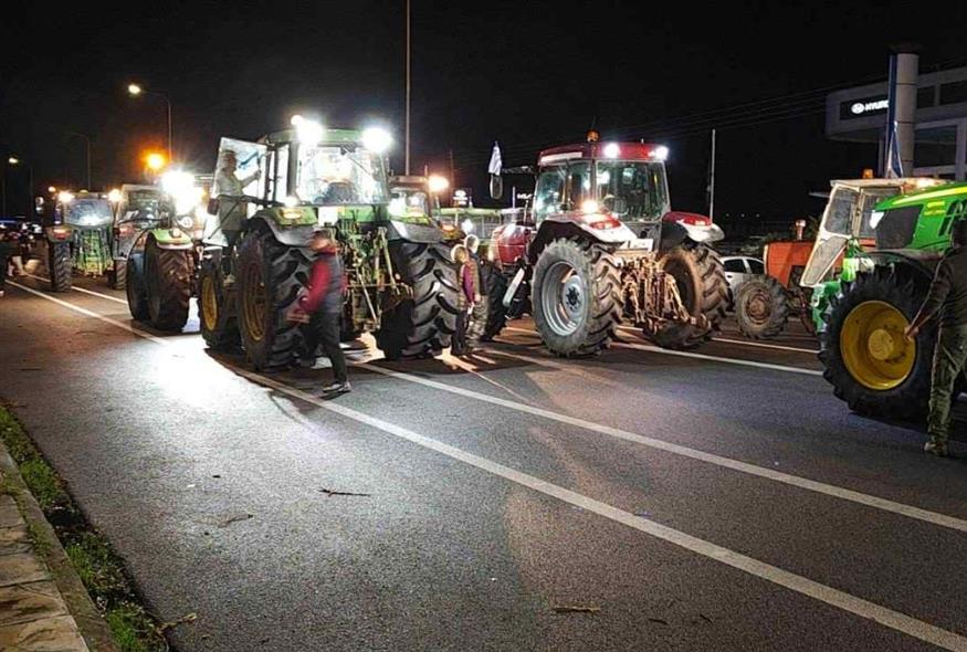 Στιγμιότυπο από την κινητοποίηση των αγροτοκτηνοτρόφων (xronos.gr)