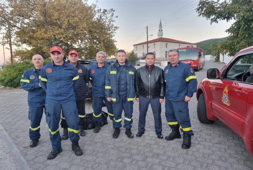 Πυροσβέστες που επιχειρούν στο πιο απόκρημνο και απρόσιτο βουνό της Ελλάδας