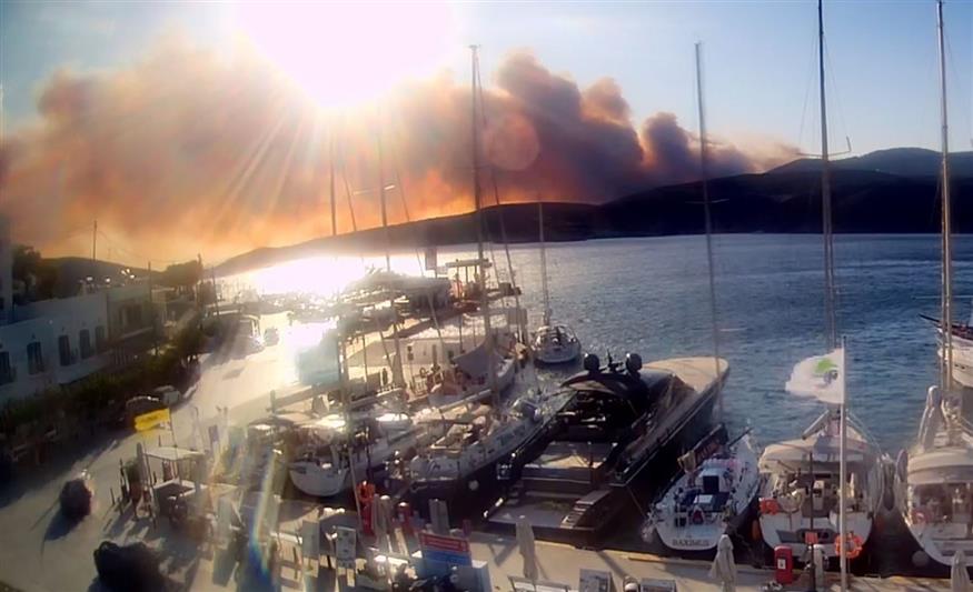 Φωτιά στη Σκύρο (meteocam.gr)