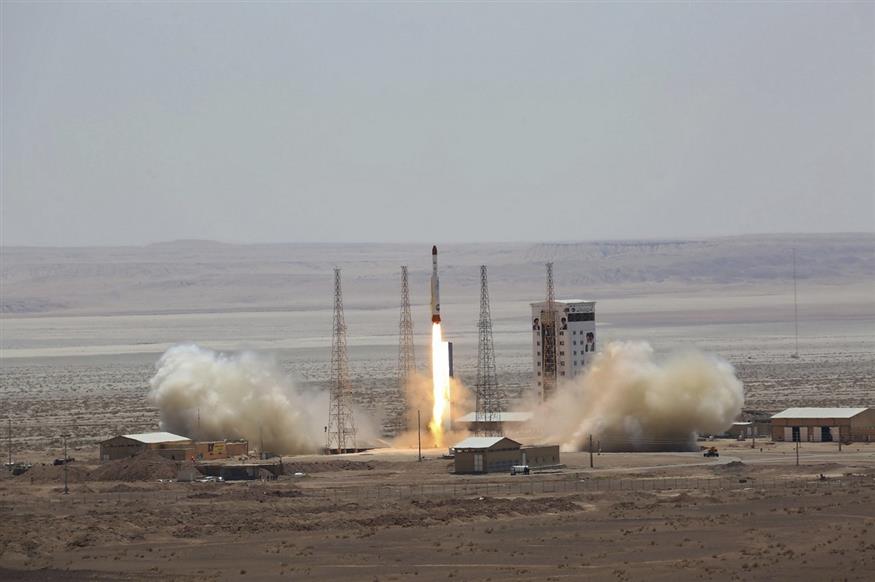 Εκτόξευση ιρανικού πυραύλου (Iranian Defense Ministry via AP)