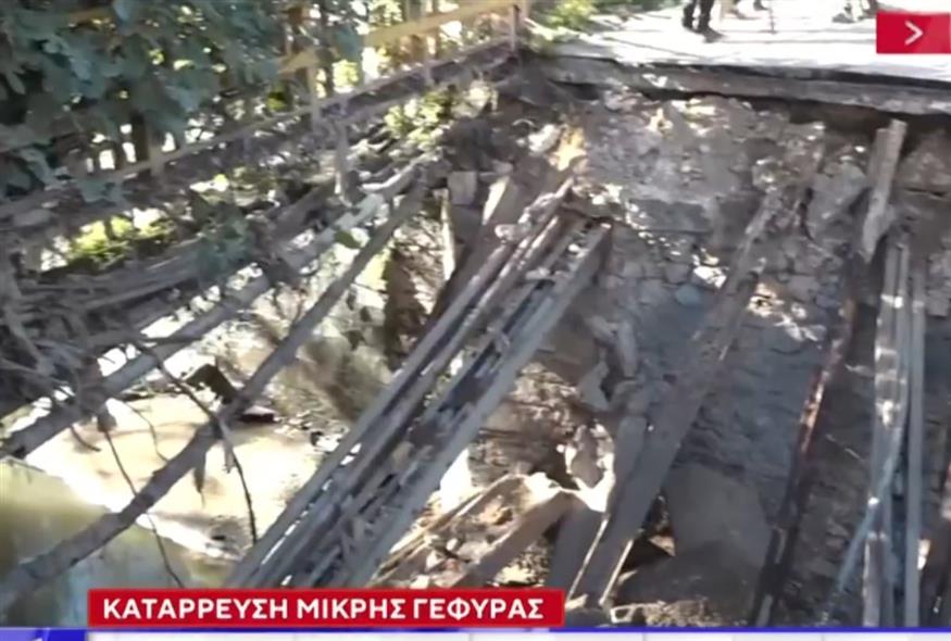Κατέρρευσε γέφυρα σε παράδρομο της Πέτρου Ράλλη (ΑΝΤ1/Screenshot)