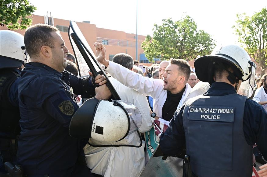 Επεισόδια στο Αττικόν (Eurokinissi)