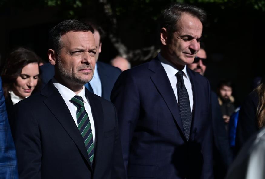 Χάρης Δούκας και Κυριάκος Μητσοτάκης (ΚΩΣΤΑΣ ΤΖΟΥΜΑΣ/EUROKINISSI)