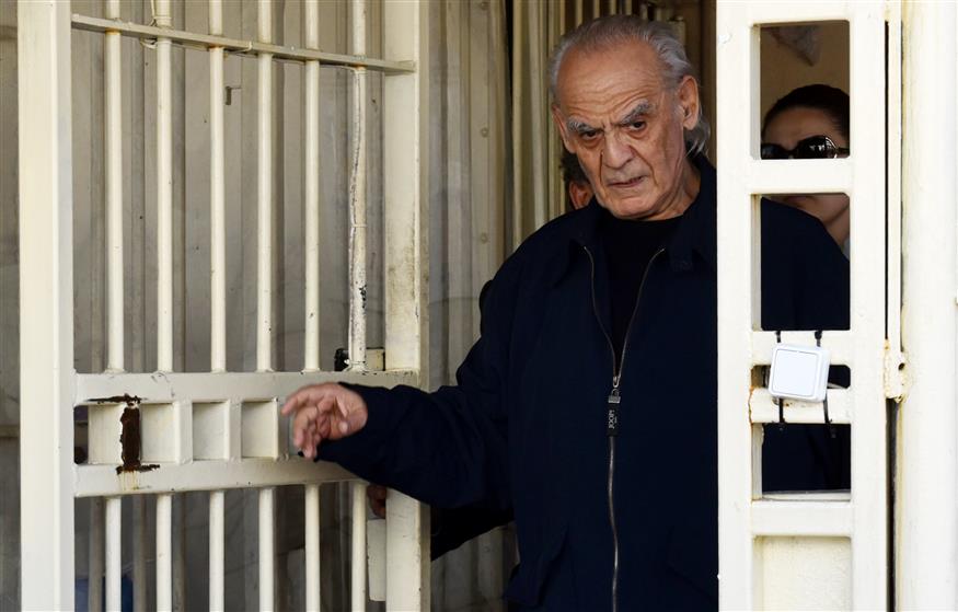 Ο Άκης Τσοχατζόπουλος βγαίνει από τις φυλακές (Copyright: Eurokinissi/Τατιάνα Μπόλαρη)
