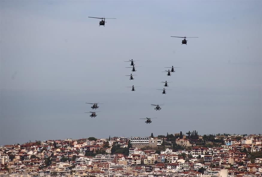 Εντυπωσιακές εικόνες από τη στρατιωτική παρέλαση στη Θεσσαλονίκη (EUROKINISSI)