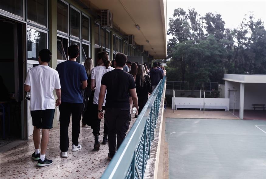 Με ειδικό ποσοστό εισαγωγής στα ΑΕΙ, οι μαθητές ΓΕΛ, ΕΠΑΛ, πυρόπληκτων και σεισμόπληκτων περιοχών (EUROKINISSI)