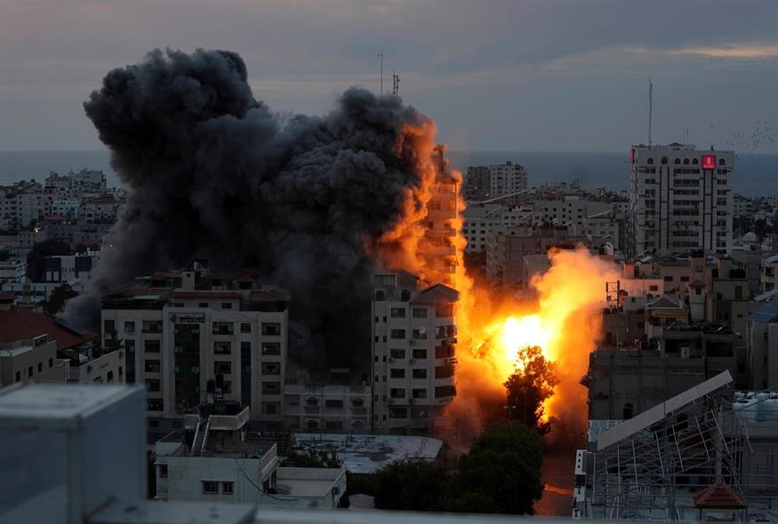 Φωτογραφίες από τους βομβαρδισμούς στη Λωρίδα της Γάζας (AP)