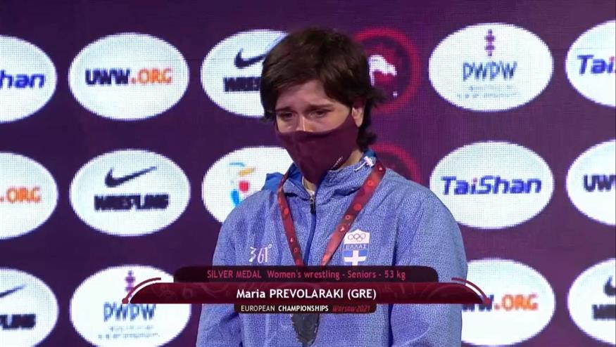 Η Μαρία Πρεβολαράκη συγκινημένη στο βάθρο (video capture)