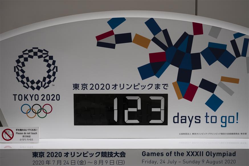 Το ρολόι της αντίστροφης μέτρησης για τους Ολυμπιακούς Αγώνες του Τόκιο ίσως σταματήσει πριν μηδενίσει...  (AP Photo/Jae C. Hong)