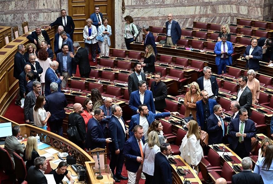 Ανασκόπηση 2025: Πολιτικές αναταράξεις, κοινωνικές κρίσεις και φυσικές προκλήσεις