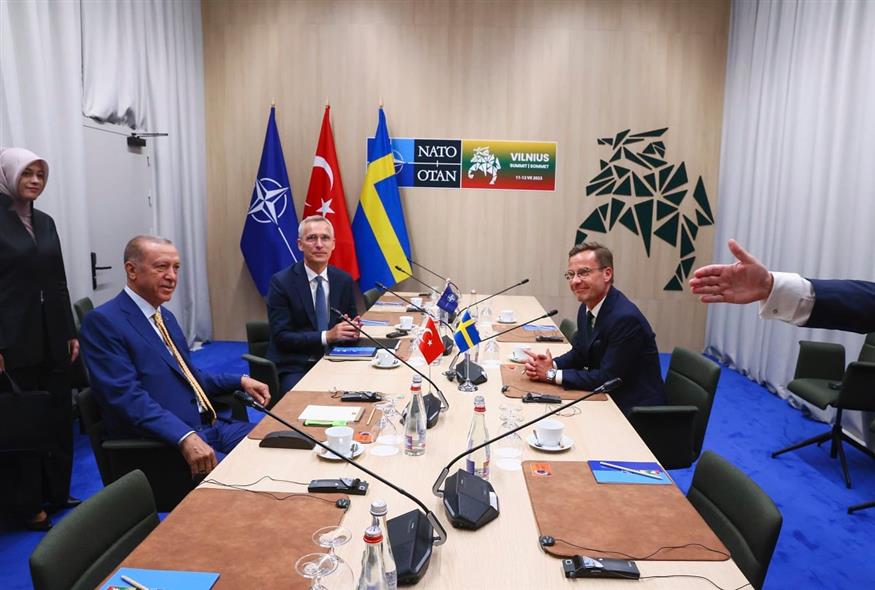 Ο Ερντογάν στη σύσκεψη με Στόλτενμπεργκ και Κρίστερδσον για το ΝΑΤΟ (AP)