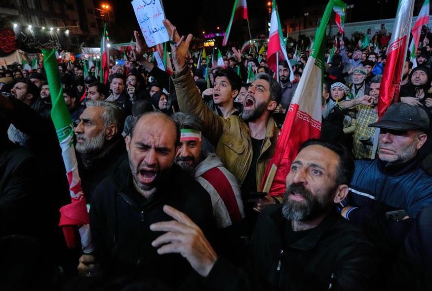 Πανηγυρισμοί στην Τεχεράνη μετά τη συμφωνία για εκεχειρία