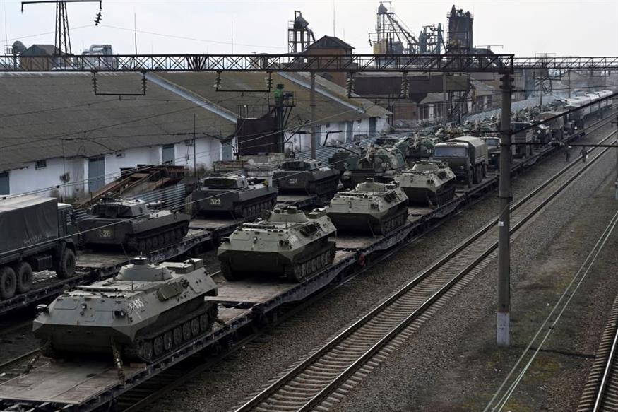 Ρωσικά άρματα μάχης κατευθύνονται προς την Ουκρανία / AP Photo