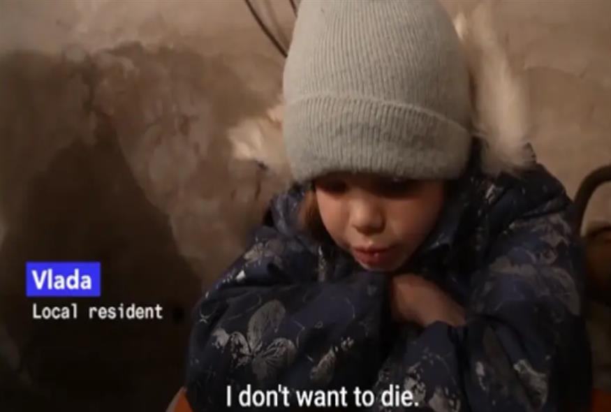 Παιδί κλαίει στην Ουκρανία μετά τη ρωσική εισβολή/YouTube Capture