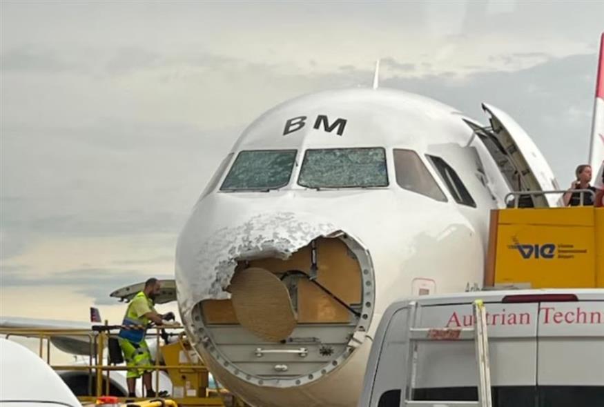 Ζημιές σε αεροπλάνο της Austrian Airlines