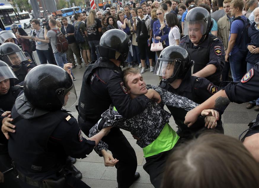 Διαδηλώσεις στη Ρωσία/(AP Photo/Pavel Golovkin)
