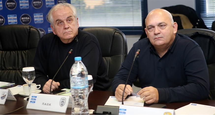Ο εκπρόσωπος του ΠΑΟΚ Δημοκράτης Παπαδόπουλος (αριστερά) στο Δ.Σ. της Super League (Intime)