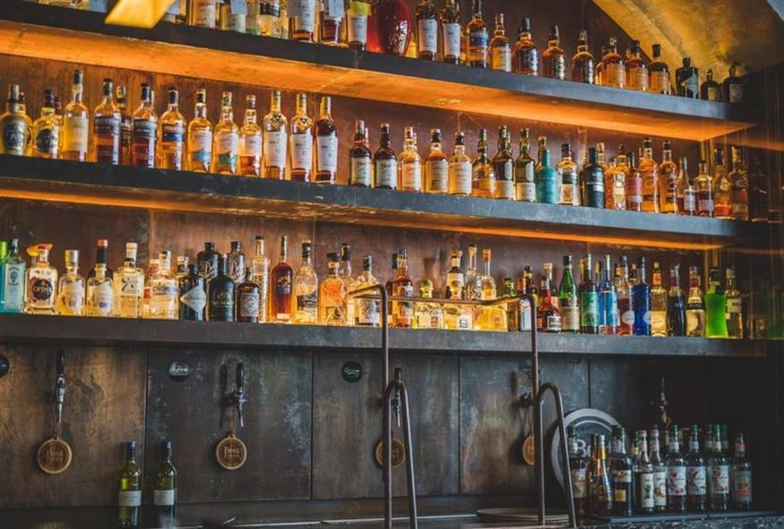 Κατανάλωση αλκοόλ από ανήλικο (Pixabay)