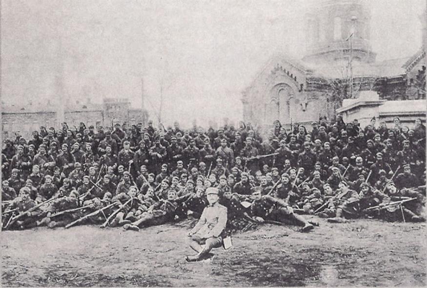 Η υπό τον λοχαγό Χριστόπουλο διλοχία του 5/42 Συντάγματος Ευζώνων στους αυτοκρατορικούς στρατώνες Οδησσού.