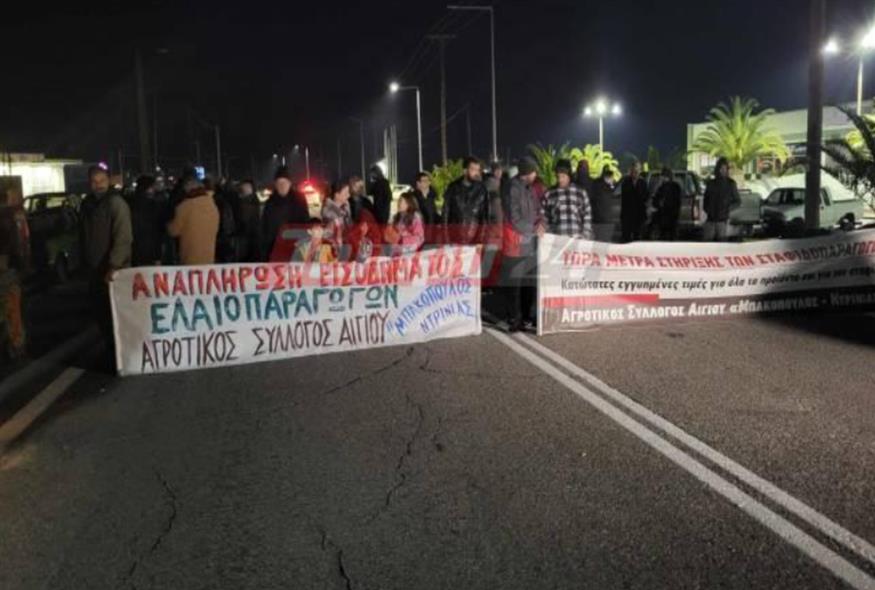 Αγρότες απέκλεισαν την παλαιά εθνική οδό Πατρών - Κορίνθου