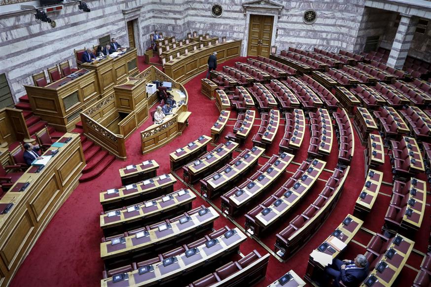 Το υπουργείο Εργασίας φέρνει το νομοσχέδιο στη Βουλή