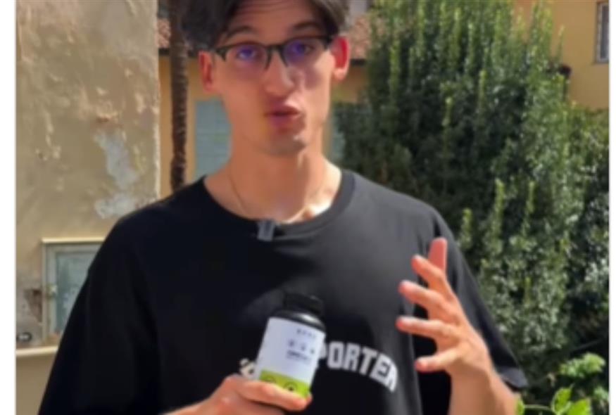 O ιερέας Alberto Ravagnani, γνωστός και ως «Hot Priest» (instagram)