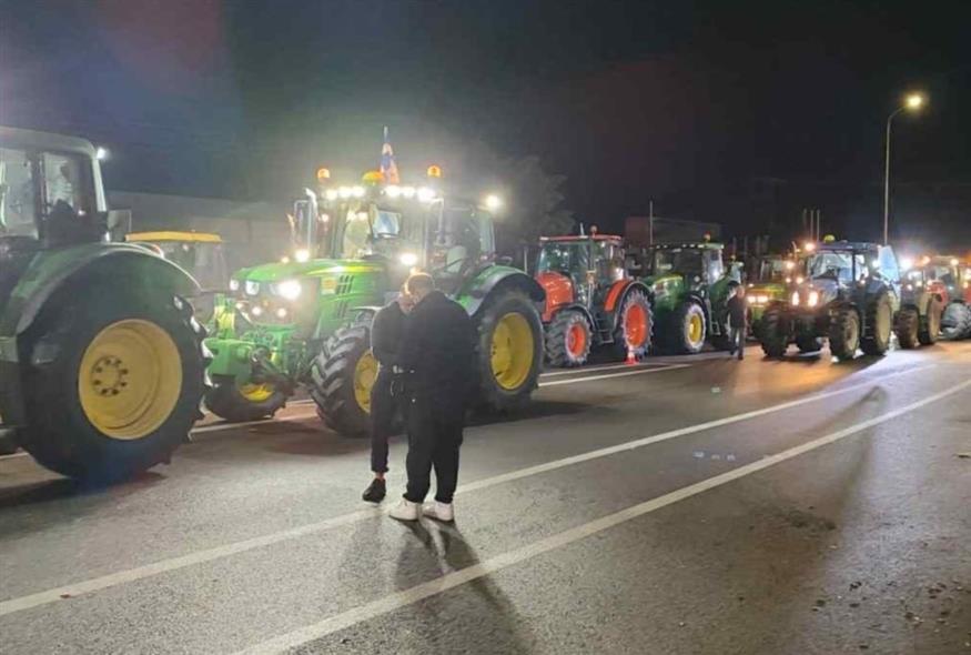 Στιγμιότυπο από την κινητοποίηση των αγροτοκτηνοτρόφων (xronos.gr)