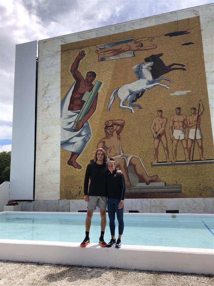 Ο Στέφανος Τσιτσιπάς και η Μαρία Σάκκαρη μαζί στο ξεκίνημα του τουρνουά στη Ρώμη. Συνεχίζουν μαζί και στα προημιτελικά...