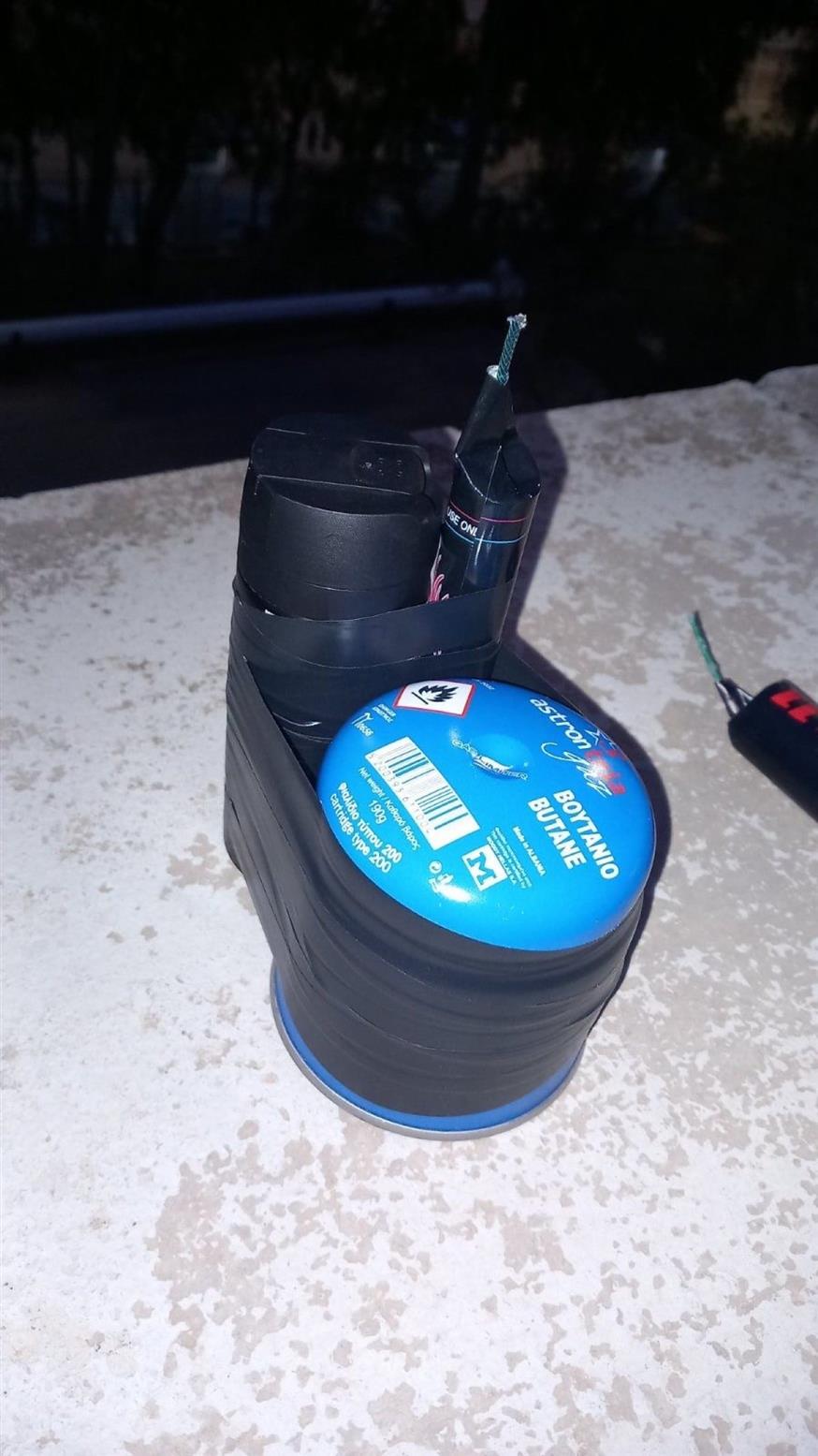 Εκρηκτικοί μηχανισμοί και κροτίδες σε τσάντα που κρατούσε ο ένας εκ των δύο δραστών