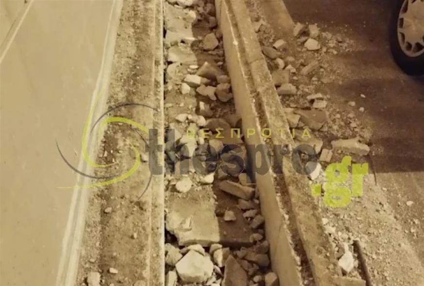 Εγνατία: Μεθυσμένος οδηγός φορτηγού ξήλωσε πεζοδρόμιο 50 μέτρων Εγνατία: Μεθυσμένος οδηγός φορτηγού ξήλωσε πεζοδρόμιο 50 μέτρων