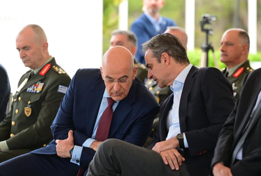 Κυριάκος Μητσοτάκης και Νίκος Δένδιας (ΤΑΤΙΑΝΑ ΜΠΟΛΑΡΗ/EUROKINISSI)