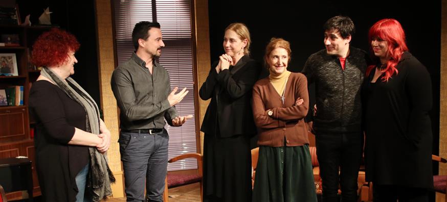 Οι συντελεστές της παράστασης «Το Χελιδόνι» (Copyright: NDP)