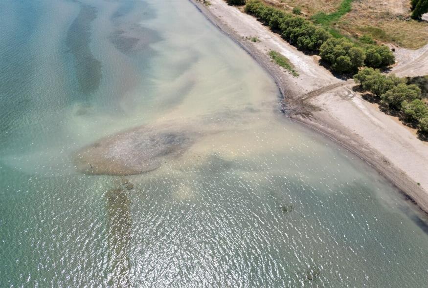 Πανοραμική άποψη της παραλίας μετά την αφαίρεση των υλικών Πανοραμική άποψη της παραλίας μετά την αφαίρεση των υλικών