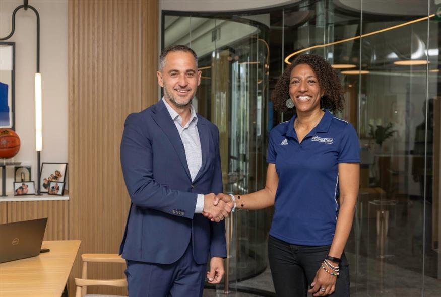 Ο Πάνος Κωνσταντόπουλος, Πρόεδρος του Kaizen Foundation, και η Carine Nkoue, νέα Γενική Γραμματέας του UEFA Foundation for Children