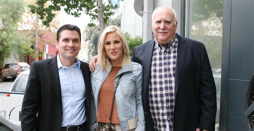 Ντίνος Σιωμόπουλος, Ντόρα Κουτροκόη και Γιώργος Παπαδάκης (Φωτογραφία: NDP)