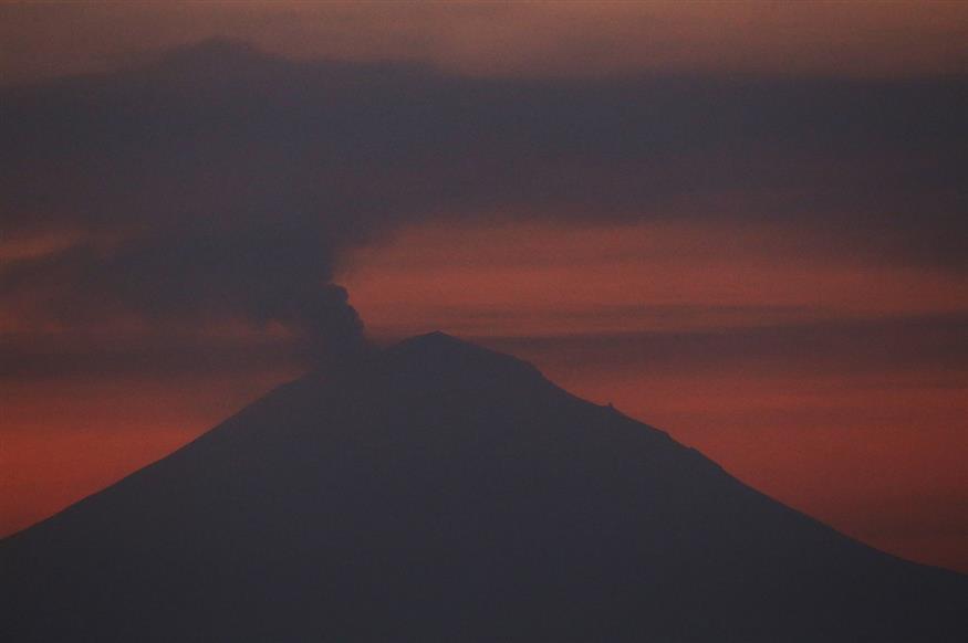 To μεξικανικό ηφαίστειο βρυχάται (AP Photo/Marco Ugarte)
