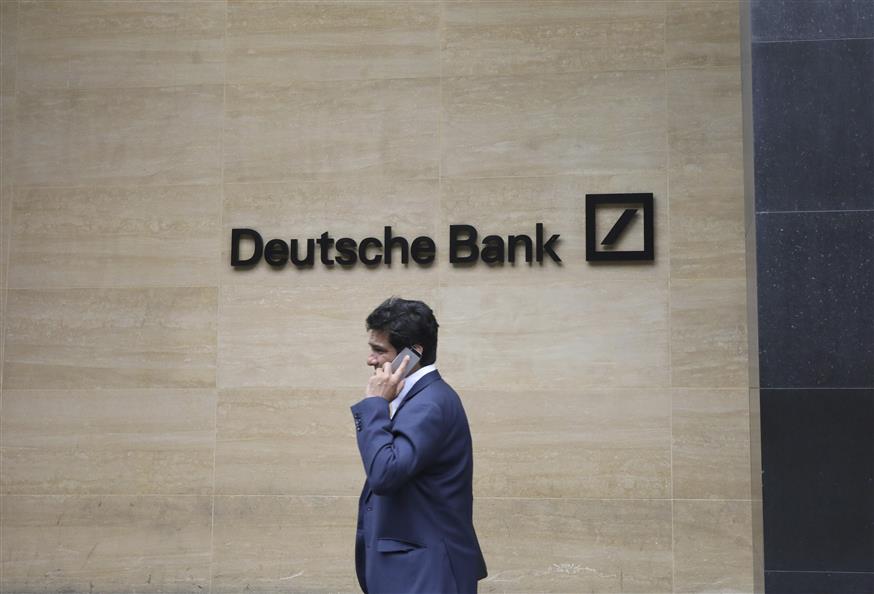 Η Deutsche Bank στο Λονδίνο/(AP Photo/Natasha Livingstone)