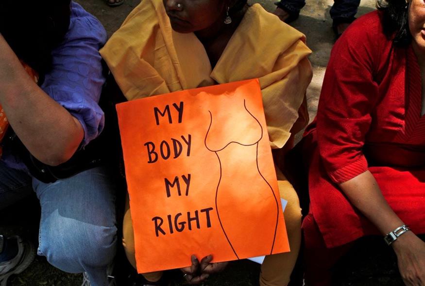 Διαδήλωση κατά της σεξουαλικής παρενόχλησης στην Ινδία (AP Photo/Tsering Topgyal)