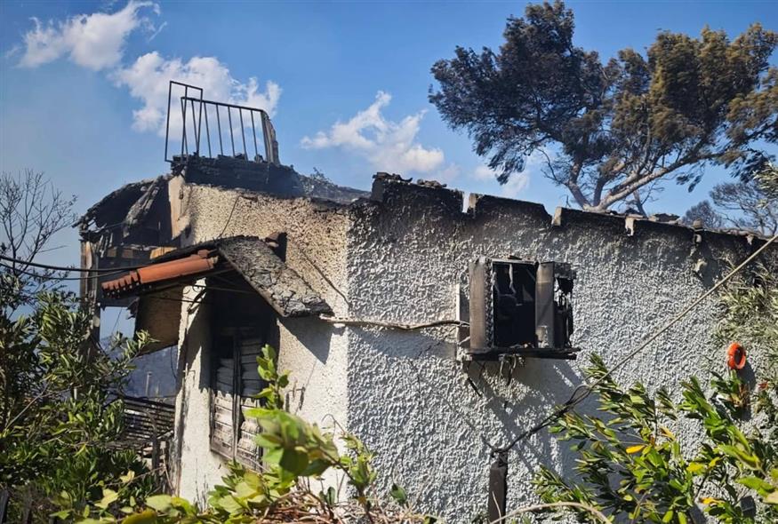 Καμένο σπίτι στο Πόρτο Γερμενό (ethnos.gr/Κώστας Ασημακόπουλος)