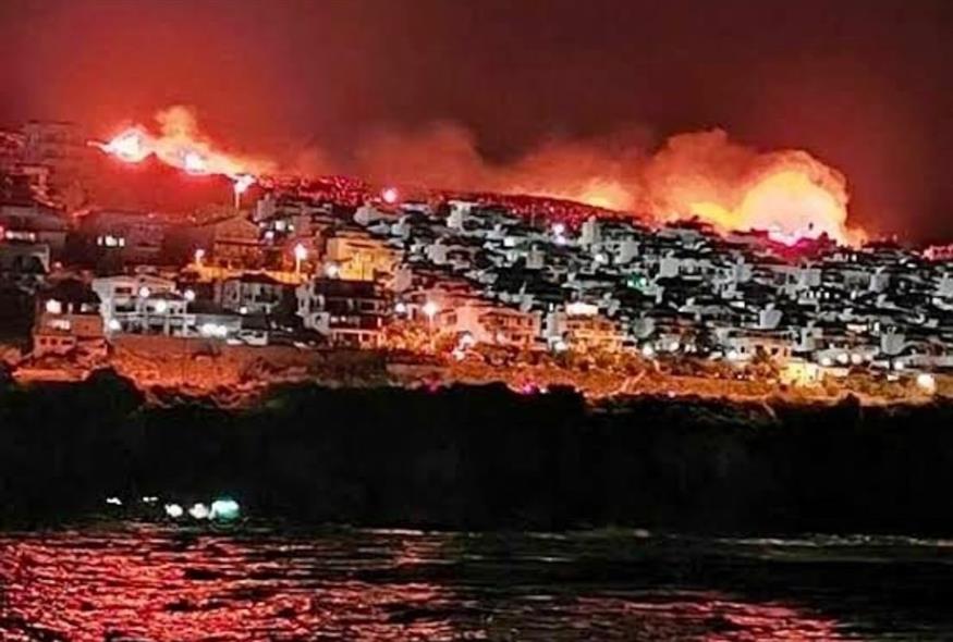 Φωτιά στη Σμύρνη