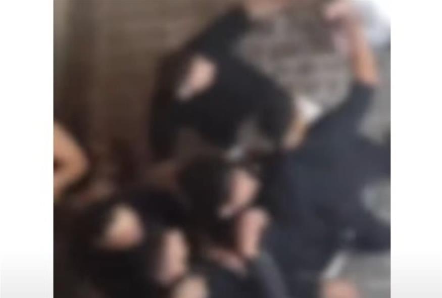 Η στιγμή της συμπλοκής των νεαρών στο Ρέθυμνο (Cretalive)