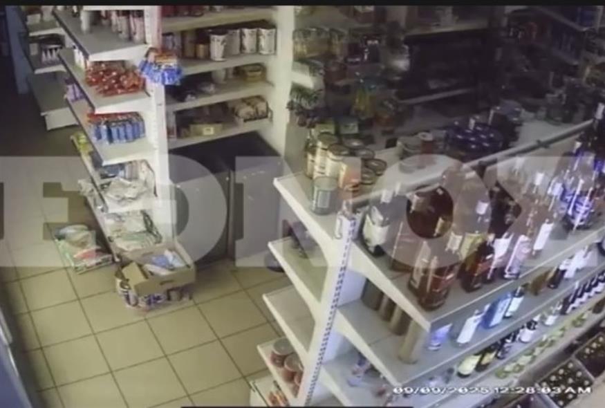 Σεισμός στην Εύβοια: Συγκλονιστικά βίντεο από τη στιγμή που «χτυπά»