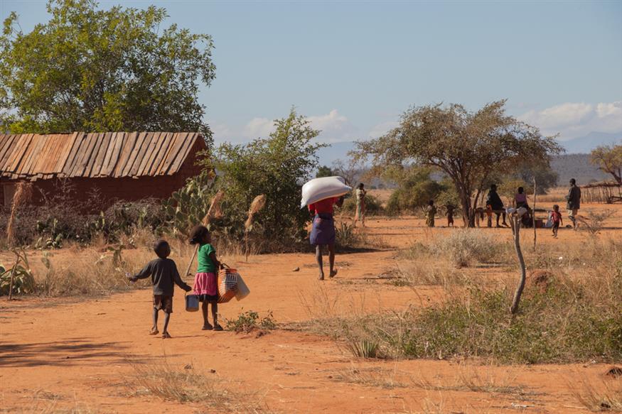 Η Μαδαγασκάρη είναι ακόμη μία περιοχή που πλήττεται από τις χειρότερες επισιτιστικές κρίσεις, μετά από τρία χρόνια συνεχούς ξηρασίας.  Εκεί οι Γιατροί Χωρίς Σύνορα έχουν στήσει από τον Μάρτιο κινητές κλινικές για να ελέγξουν και να αντιμετωπίσουν τον οξύ υποσιτισμό σε απομακρυσμένα χωριά ©Solen Mourlon/MSF