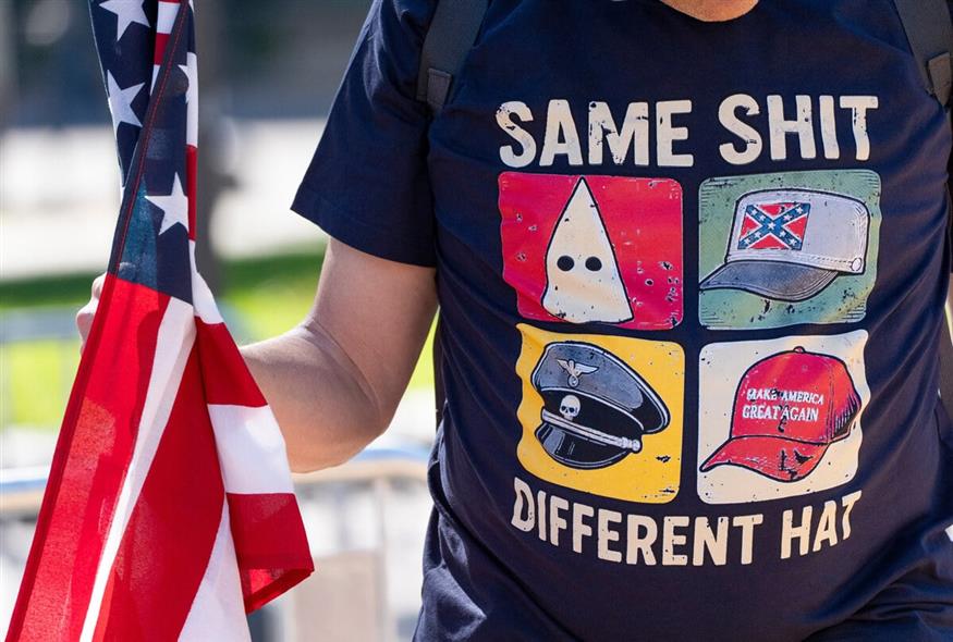 Ογκώδεις διαδηλώσεις κατά του Τραμπ/AP (gallery) Ογκώδεις διαδηλώσεις κατά του Τραμπ/AP (gallery)