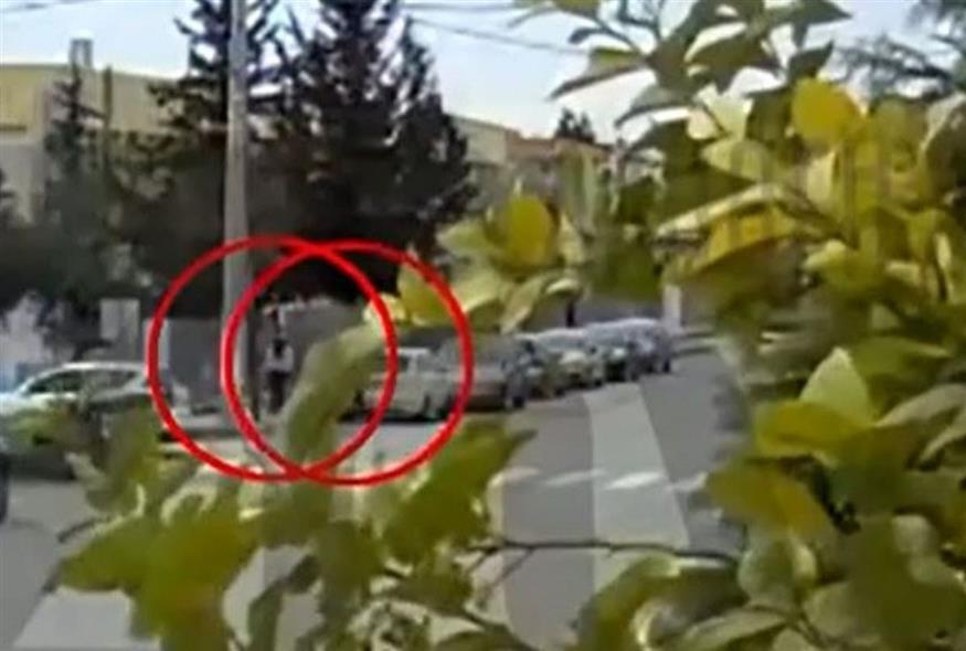 Βίντεο από την επίθεση σε αστυνομικό στο Μενίδι (Video Capture)