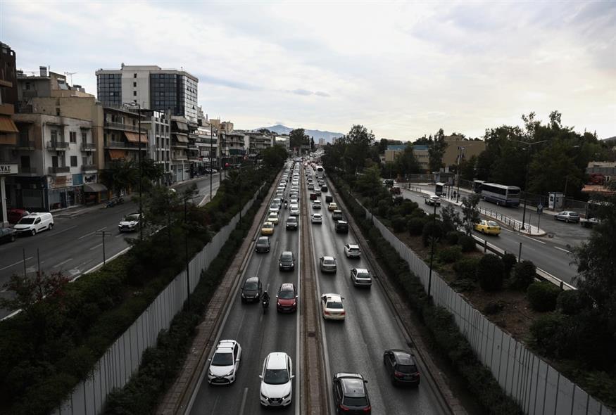 ΚΙΝΗΣΗ ΣΤΗΝ ΛΕΩΦΟΡΟ ΜΕΣΟΓΕΙΩΝ (ΣΩΤΗΡΗΣ ΔΗΜΗΤΡΟΠΟΥΛΟΣ/EUROKINISSI)