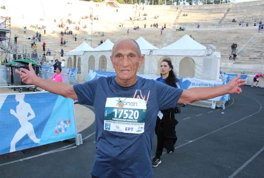 Αυθεντικός Μαραθώνιος Αθήνας: Ο Παναγιώτης Παπαδόπουλος Πόντιος από τη Σαμψούντα έτρεξε για 15η φορά