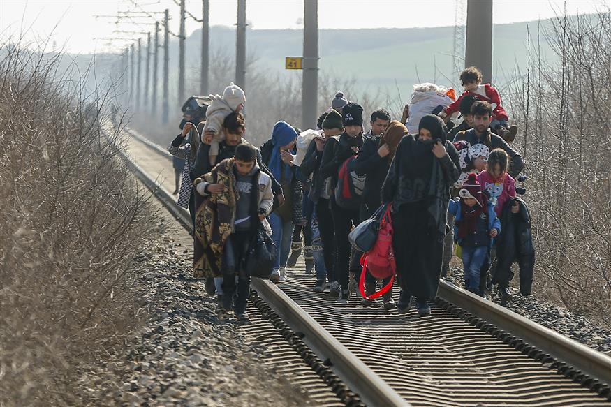 Πρόσφυγες και μετανάστες στα σύνορα Ελλάδας - Τουρκίας/(AP Photo/Emrah Gurel)